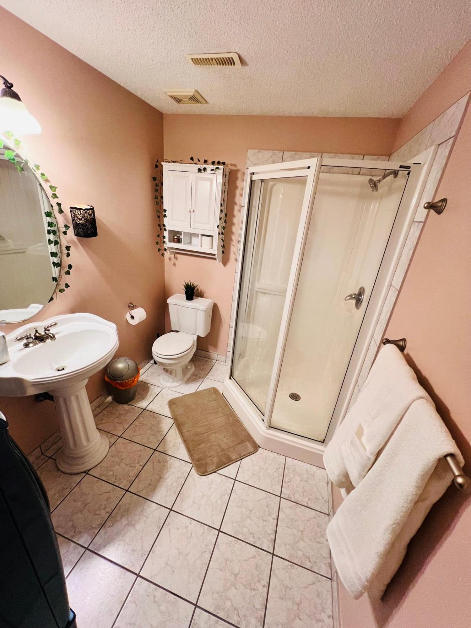 A Classic Homely Basement Suite! Chestermere Eksteriør bilde
