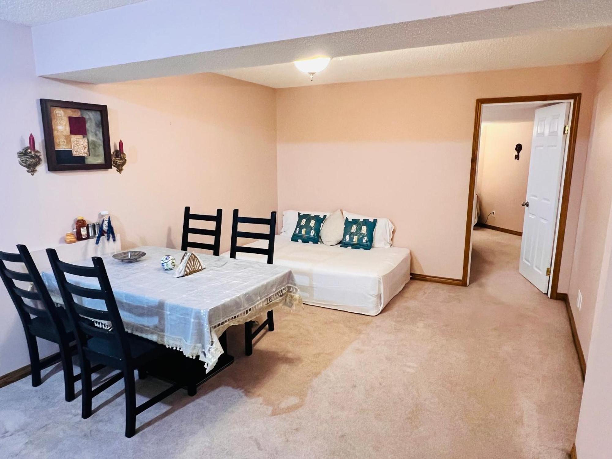 A Classic Homely Basement Suite! Chestermere Eksteriør bilde