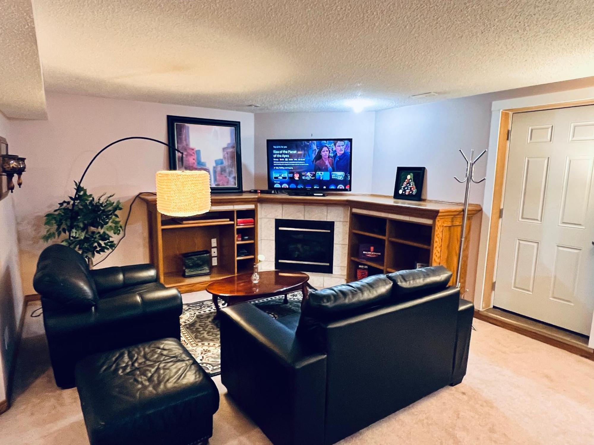 A Classic Homely Basement Suite! Chestermere Eksteriør bilde