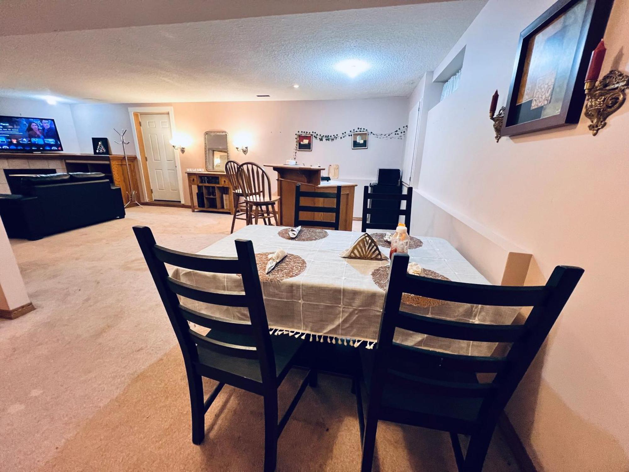 A Classic Homely Basement Suite! Chestermere Eksteriør bilde